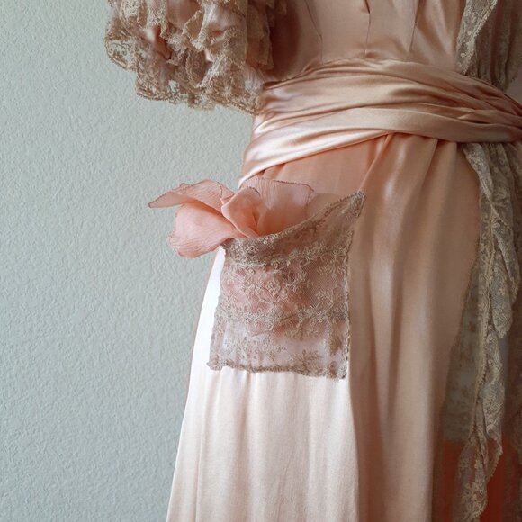 1940's Silk Dressing Gown - Picture 7 of 16